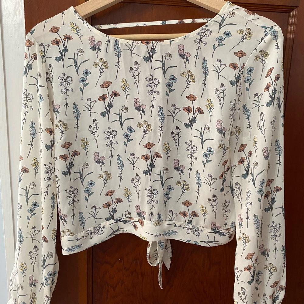 Comune 2-piece Floral Blouse + Shorts Set